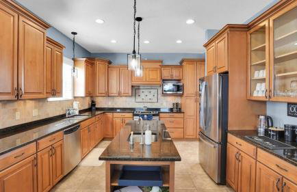 Modern home - 3K sqft - 5BR & 11 beds - brand new HOT TUB - 6 miles to AMI beaches - Foto 7