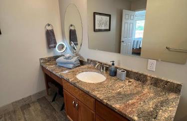 King Home- Mountain Oasis Pool & Views - Foto 34