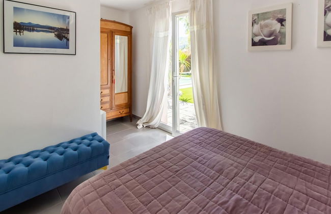 Beautiful Holiday Home With Swimming Pool - Photo 5