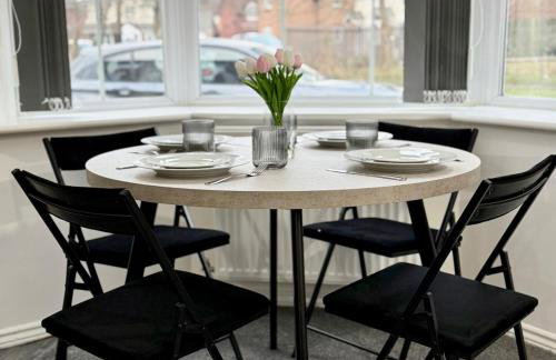 Newly Furnished Modern 2 Bedroom Flat With Free Parking in Humberstone Leicester - Foto 5