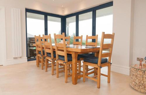 Ultimate Coastal Luxury - 5 Bed, Spacious, Parking, Hot Tub - Foto 39