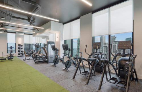 Downtown Condo with Den and Pool Access - Foto 49