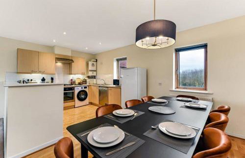 Large Group & Contractor Booking! Duplex w/Parking - Photo 5