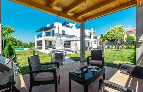 Pet Friendly Home In Porec - Photo 2