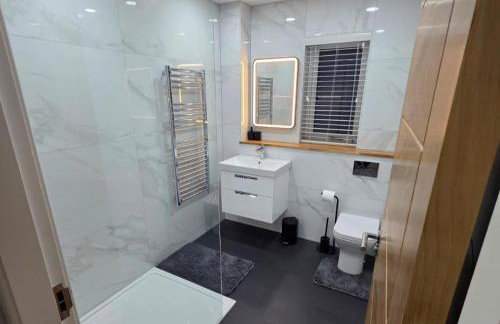 2 Bed House Sleeps 5 -Private Garden -Dogs Allowed - Foto 11