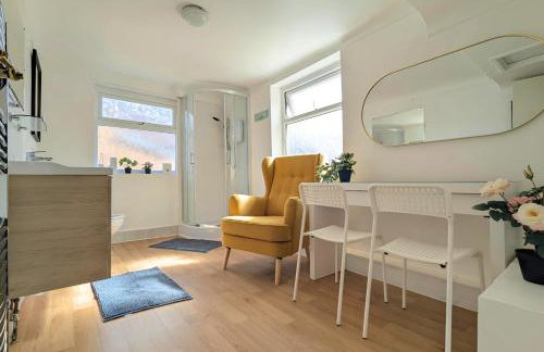 Bright 4BR Home Near Anfield & Free Parking - Foto 18