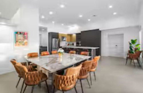 Unique Private Racing Track Villa in Miami Cinema - Foto 44