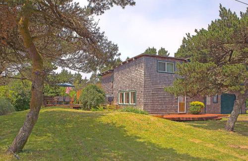 Cozy 2BR cabin near beach with deck fireplace. - Foto 18