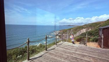 Cliff top chalet with stunning ocean views - Foto 3