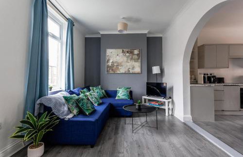 3 Bed House - Sleeps 6 - Parking - Wifi - Foto 1