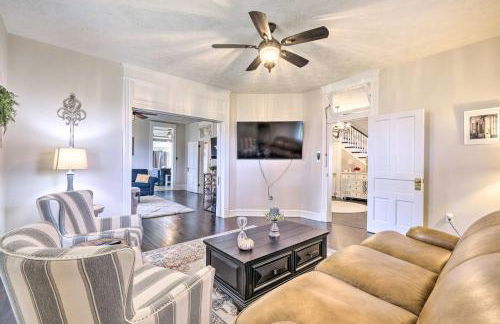 Renovated Farmhouse w Mountain Views and Fire Pit - Foto 9