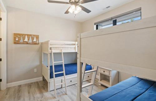 Lakefront Topsider Condo w/ Boat Slip, 2 Pools & Large Deck - Foto 34