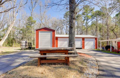 Secluded Newport Getaway with Fire Pit and Grill! - Foto 25