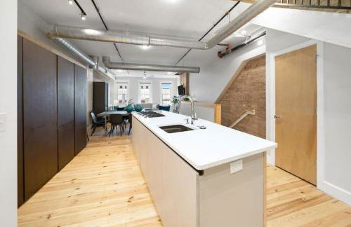 Huge Retrea w Rooftop Deck Stay At Farmers Market - Foto 14