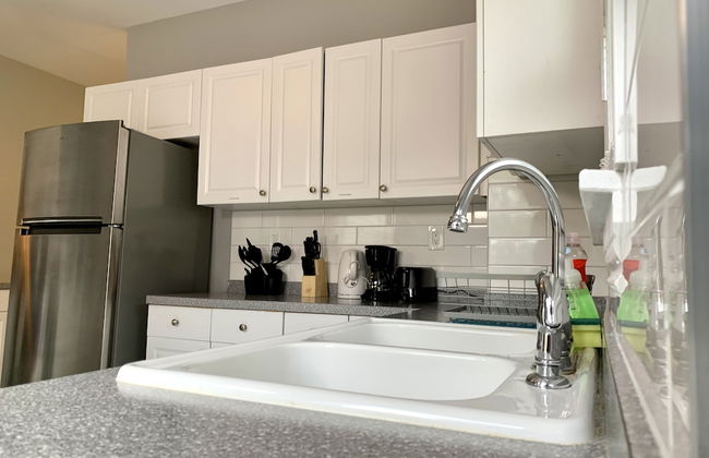 Texas Hold-em Duplex- 3BR Free Parking - Foto 7