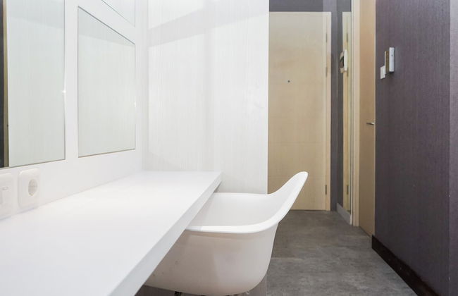 Clean and Tidy Studio Room at Tree Park Apartment - Foto 9