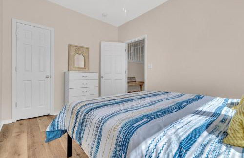 Bayview Coastal Home - Steps to Shore & Free Parking - Foto 17