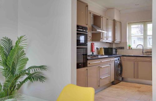 Elizabeth II Five Bedroom Spacious Home - Foto 45