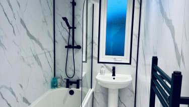 Modern 2 bedroom House With Loft Conversion - Foto 4