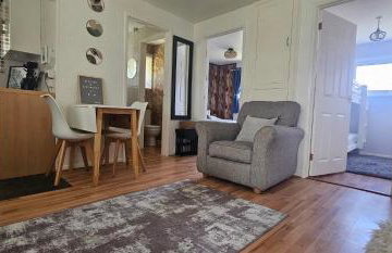 The Lucky 7 - Photo 22