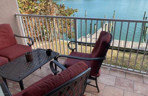 Luxury and Spacious Waterside Getaway - Foto 14