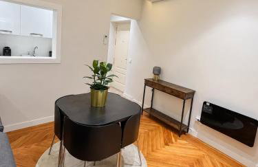 Apartment in monumental square Madrid Center - Photo 16