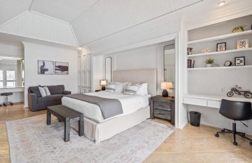 Stunning Waterfront Mansion with Pool and Hottub - Foto 25