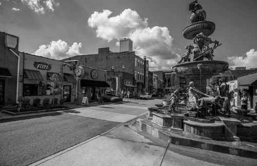 Cozy Townhouse Close to Downtown - Foto 16