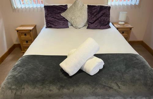 Holly Cabin with Hot Tub - Foto 13