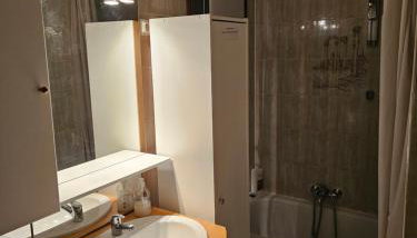 Appartement 2 pièces au milieu des chalets. Grande Terrasse Orientée Sud - Foto 2