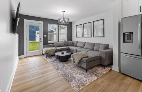 Farm House DT Indy with Pool Table - Photo 15