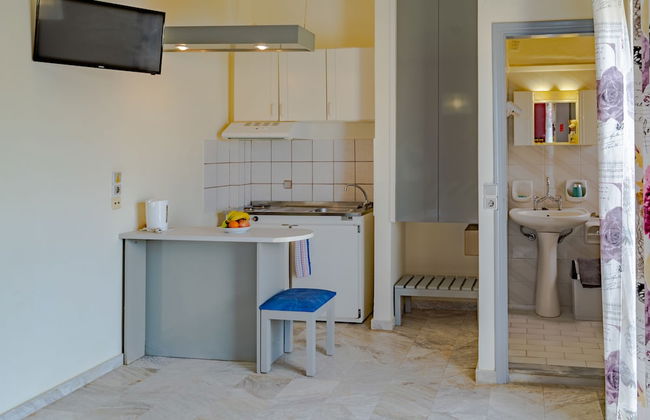 Saint-Trope Studios - Photo 22