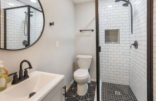 Cozy Two Bedroom Home Minutes from Downtown! - Foto 6