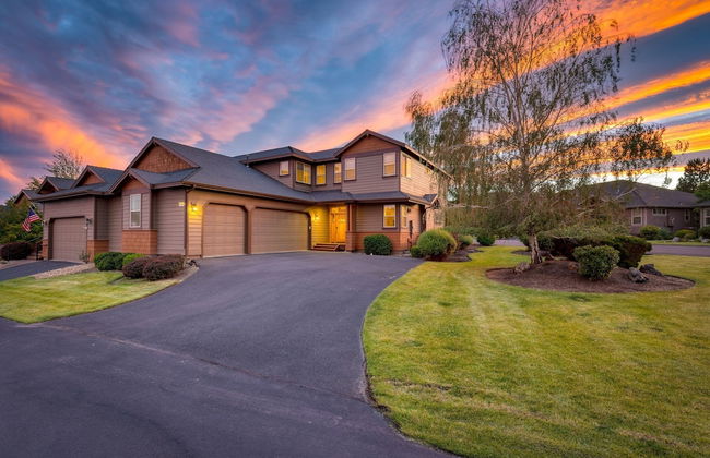 Forest Ridge Loop by Avantstay Hot Tub Private Community Amenities - Photo 1