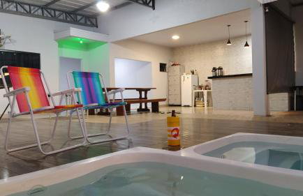 Check-in AUTÔNOMO e Privacidade em Hidro, piscina, casa, garagem até 2, até 3 quartos e 3 ar, 2 banheiros, churrasqueira, máquina de lavar roupas, roupa de cama, todos privativos, insira valor 3 hóspedes e abrimos 2 quartos, já 5 hóspedes usam 3Q - Foto 26