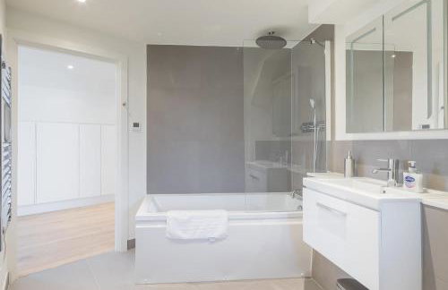 Beautiful Central Apt With Parking - Foto 18