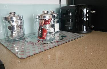 Executive E15 Apartment - Skyline Terrace & Free Private Parking - 5-min Walk to Abba Arena - Foto 15