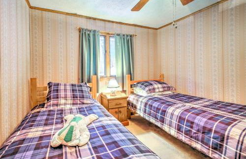 Scenic Lyman Home on Swan Pond with Wraparound Deck! - Foto 19