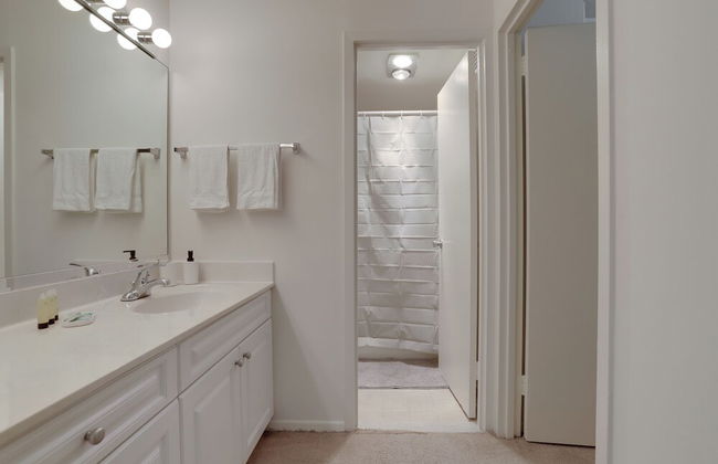 Modern Apt Near Airport in Cystal City - Photo 35