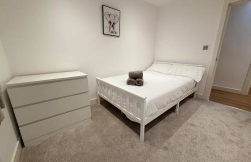 Sleek Modern 2BDR Flat in Charming Pinner - Foto 4