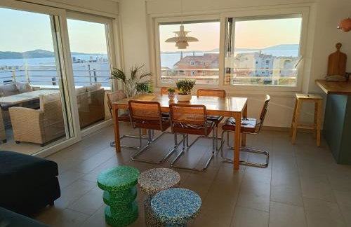 Seaside Serenity - Elegant Apartment with Stunning Sea Views - Foto 2