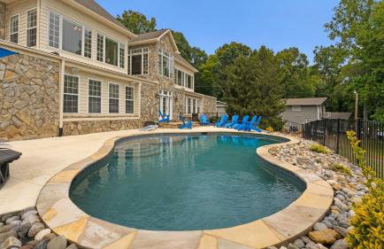 Whitetail Cove by Avantstay Lakefront w/ Pool + Private Dock Sleeps 20 - Foto 1