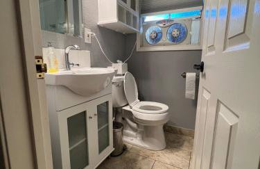 Lakewood beautiful 2 bedrooms with huge backyard - Photo 8