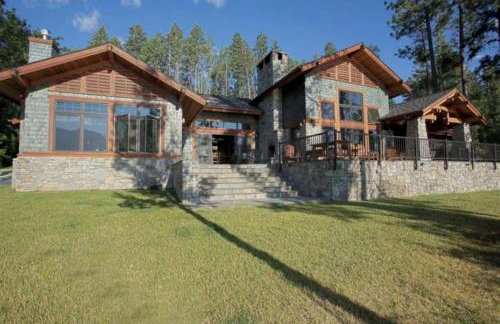Lakeside Vacation Rental with Stunning Views and Spacious Interior on Flathead Lake, Montana - Foto 1