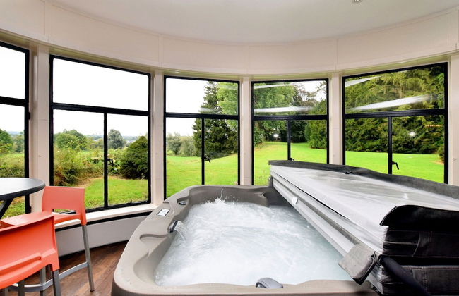 Magnificent Luxury Chateau in Vast Garden with Sauna & Hot Tubs - Photo 57