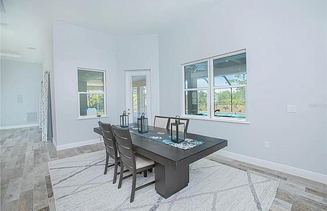 Stunning Luxury Mediterranean-style Private Oasis! - Foto 29