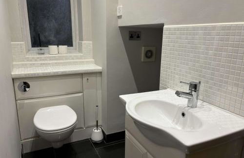 Large Home near Edgbaston Stadium, UOB & QE hospital sleeps 6 - Foto 15