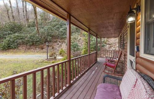 Charming Modern Cabin with Hiking Trails and Fire Pit - Foto 9