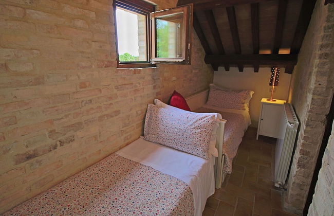 Swim, Savor, and Stroll in Umbria - Foto 5