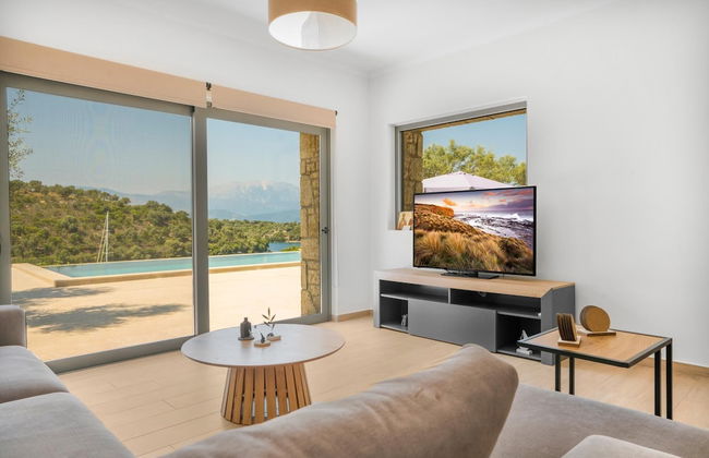 Villa Chriselia - 3 Bedrooms With Sea Access - Photo 9